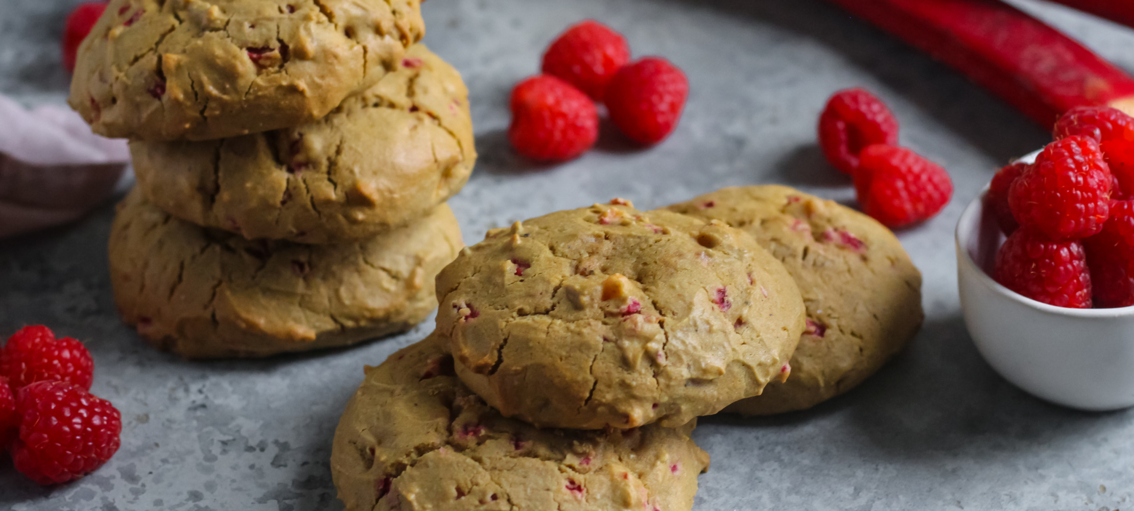 Raspberry & Rhubarb Cookies –