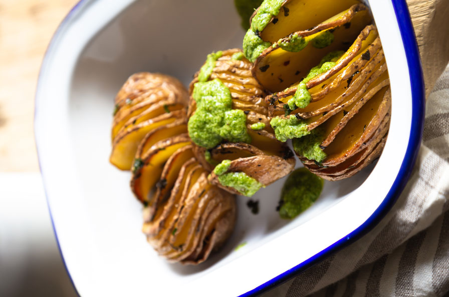 Hassleback Potatoes with Vegan Pesto –
