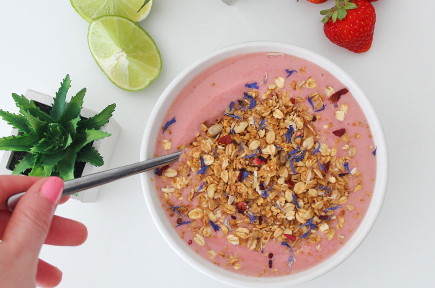 Strawberry & Lime Smoothie Bowl –