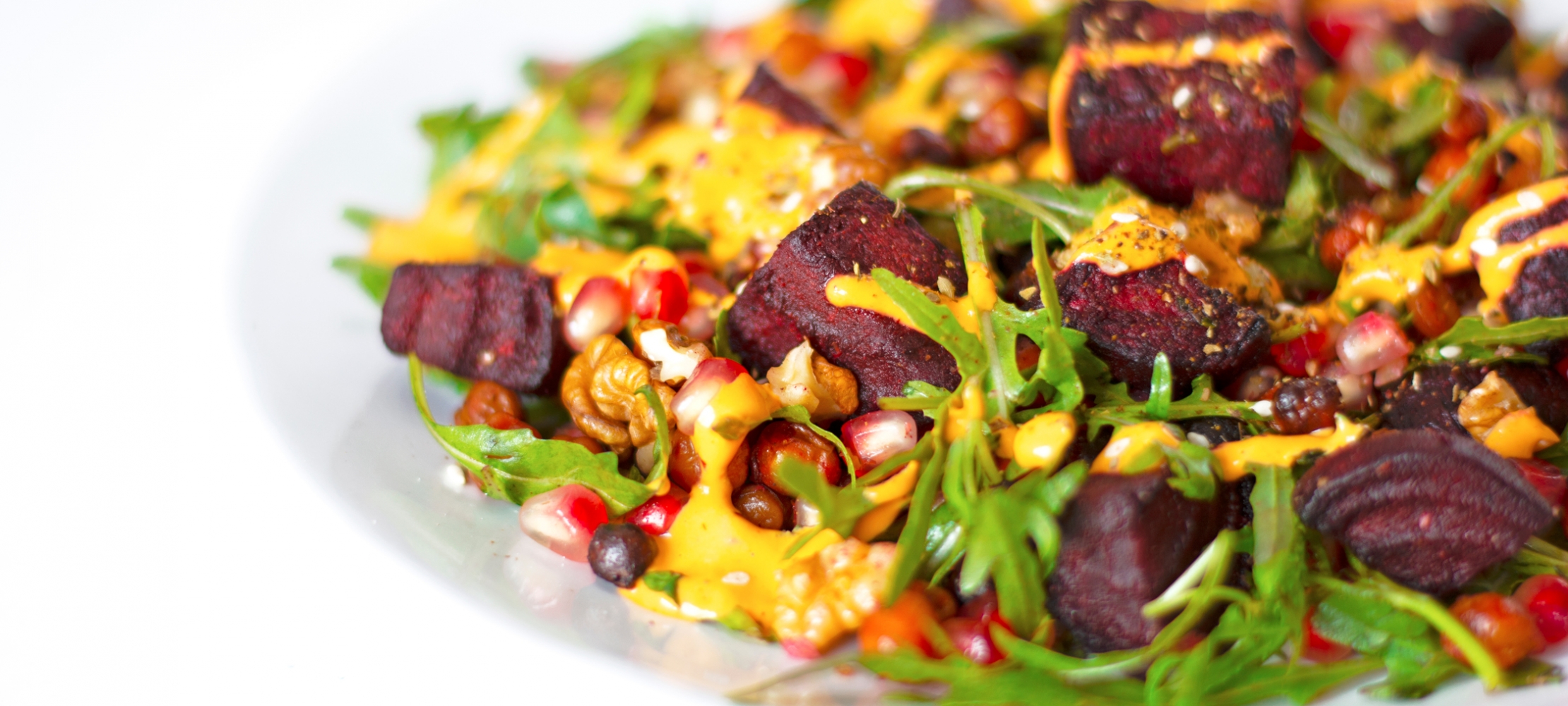 Kardamom Gerostete Rote Bete Salat Mit Harissa Tahini Sauce 