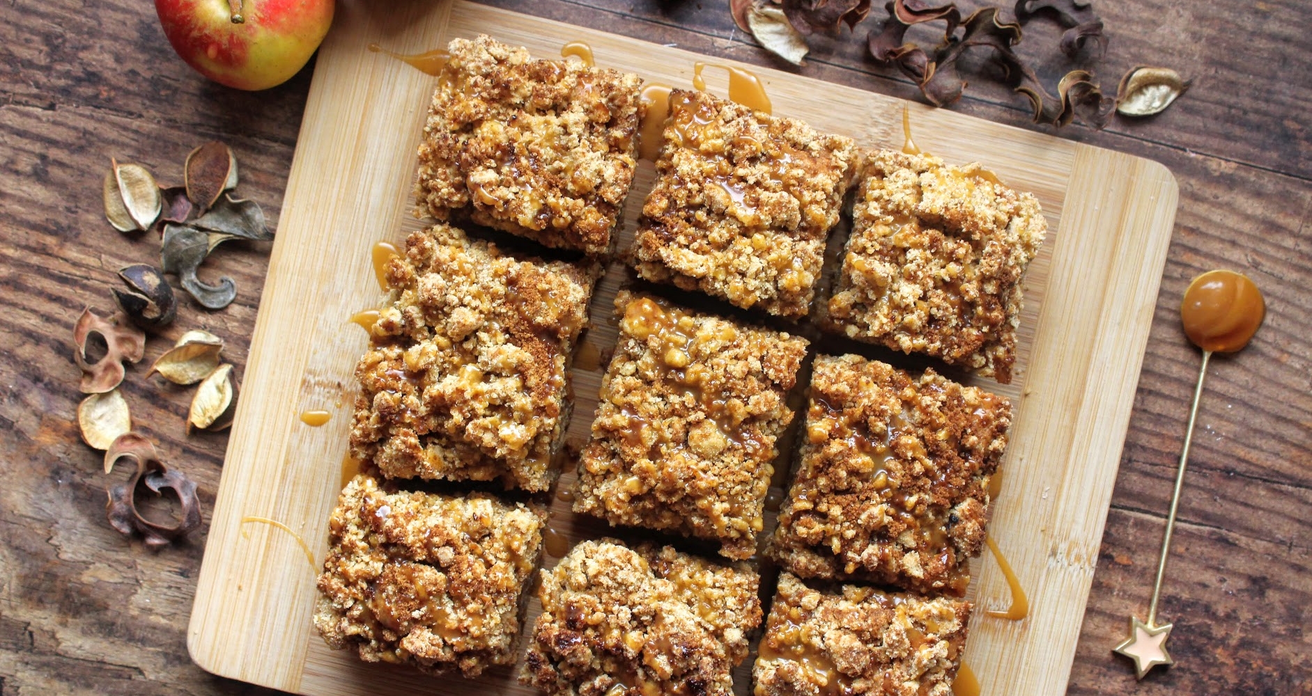 Apple Crumble Blondies –