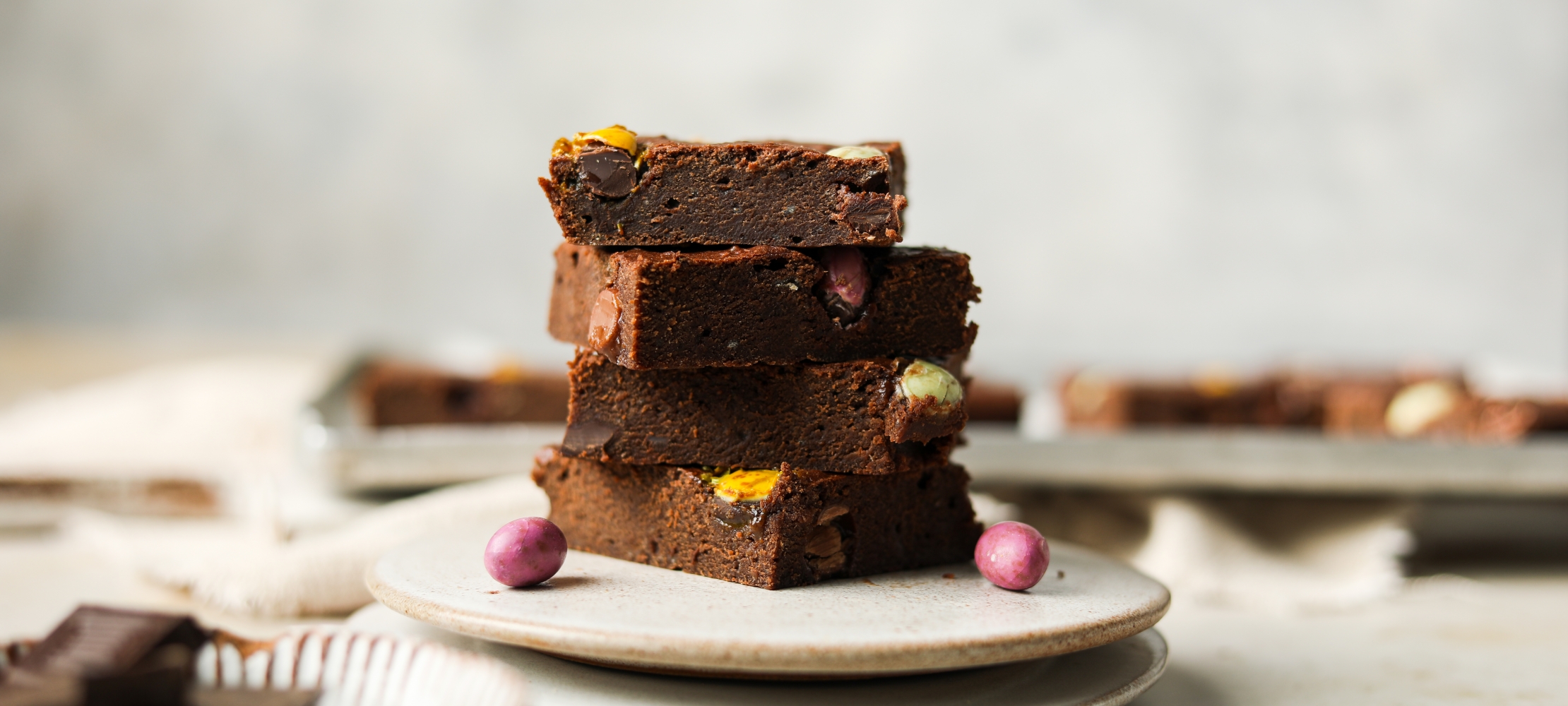 Vegan Mini Egg Brownies –