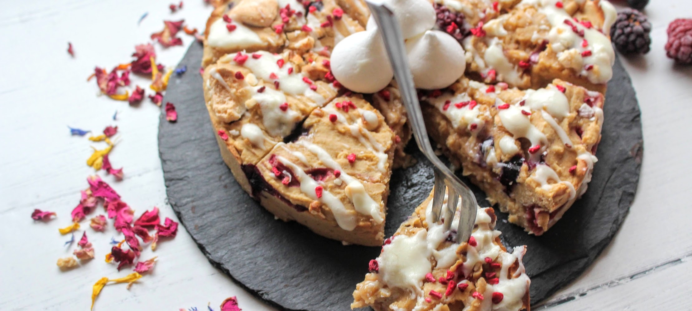 Berry Meringue Blondie Cake –