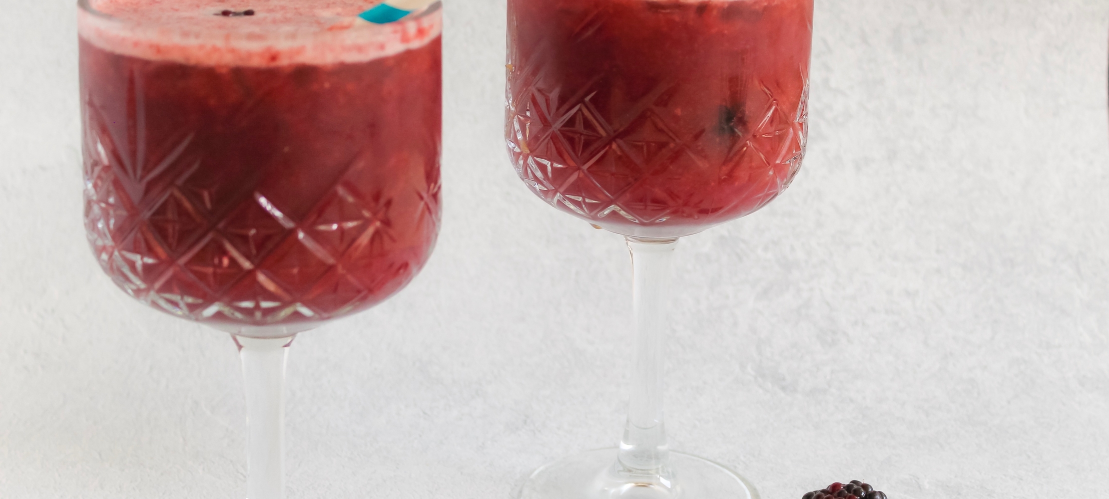 Apple & Blackberry Cocktail –