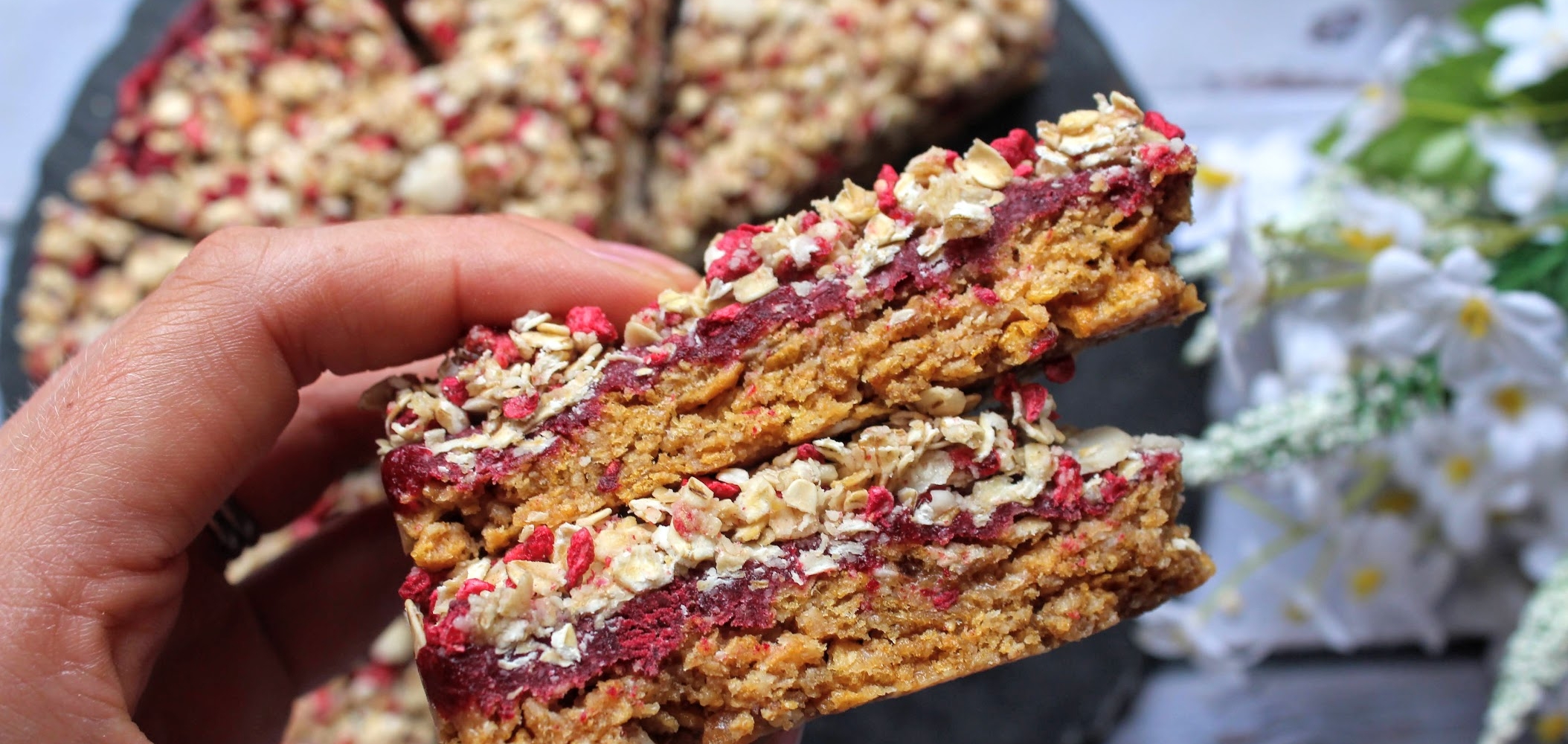 Raspberry Cornflake Crunch Slice –