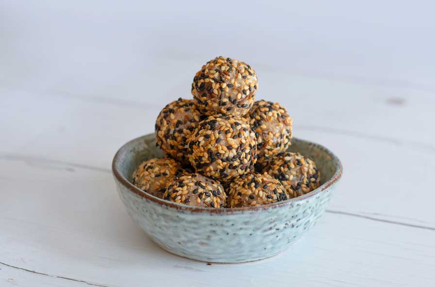 Everything Bagel Savoury Energy Balls –