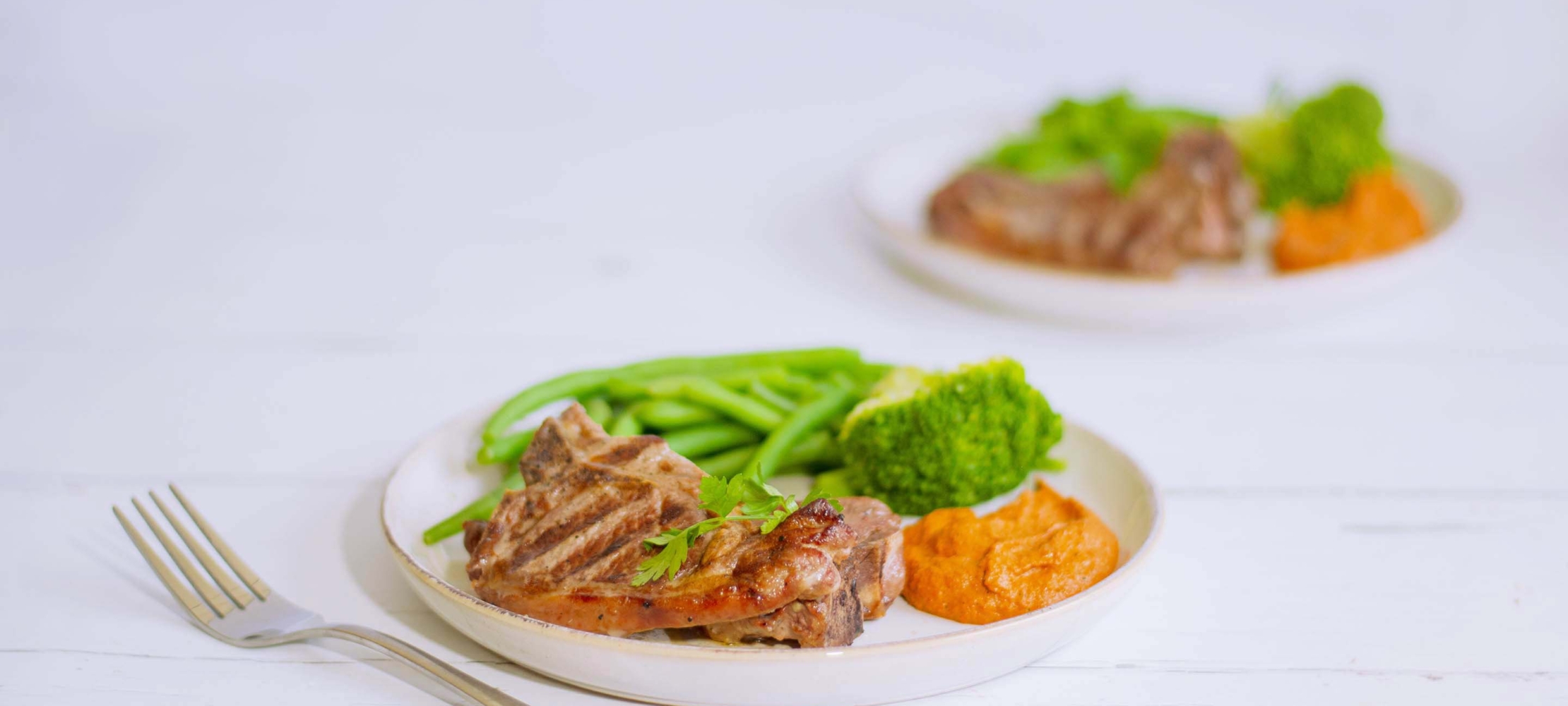 Grilled Lamb Chops With Smoky Romesco Sauce –
