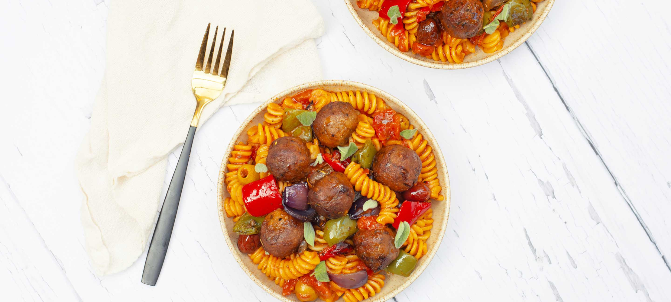 Vegan Meatballs with Spicy Tomato Pasta –