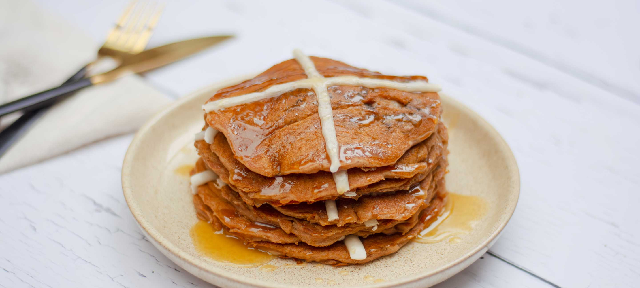 Gluten-Free Hot Cross Bun Pancakes –