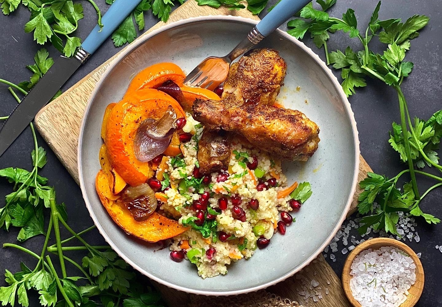 Knusprige ChickenDrums mit Couscous und Gemüse
