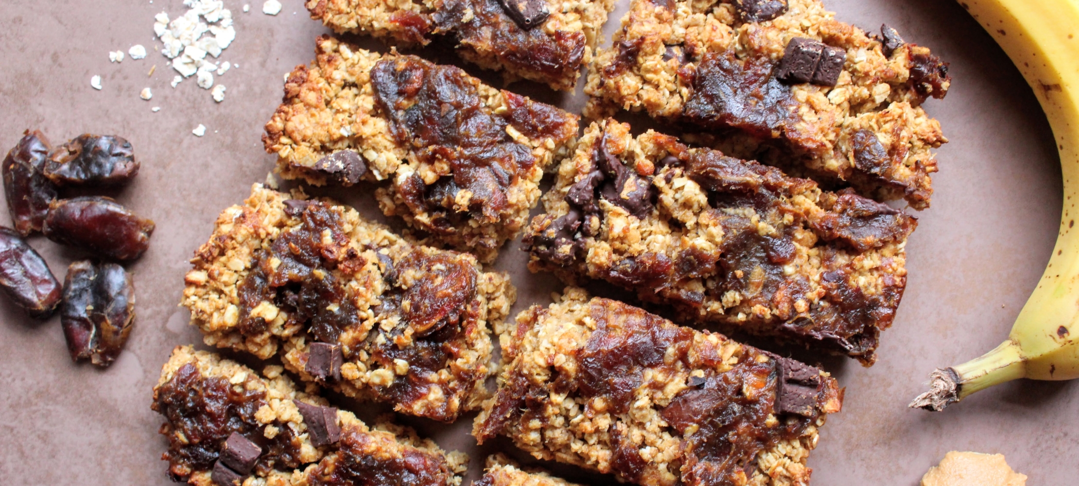 Barres de flapjack au chocolat et au caramel de dattes